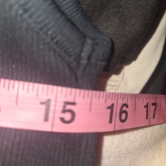 A Lauren Ralph Lauren Black Sleeveless Top With Lacy Trim Around The Collar. - Picture 3 of 6